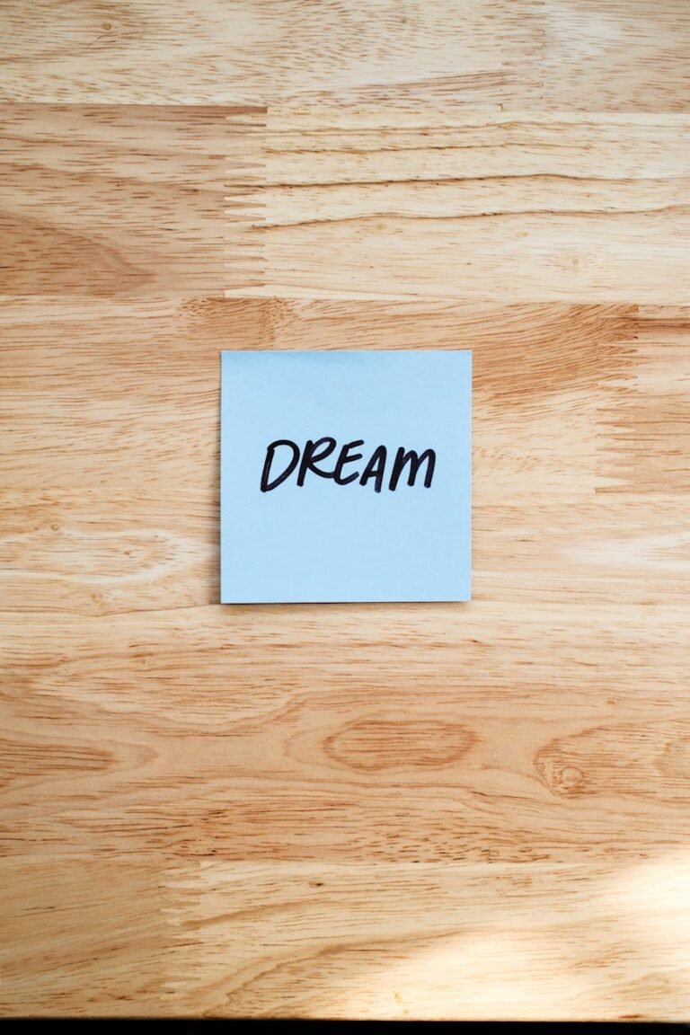 dream motivation note on wooden background